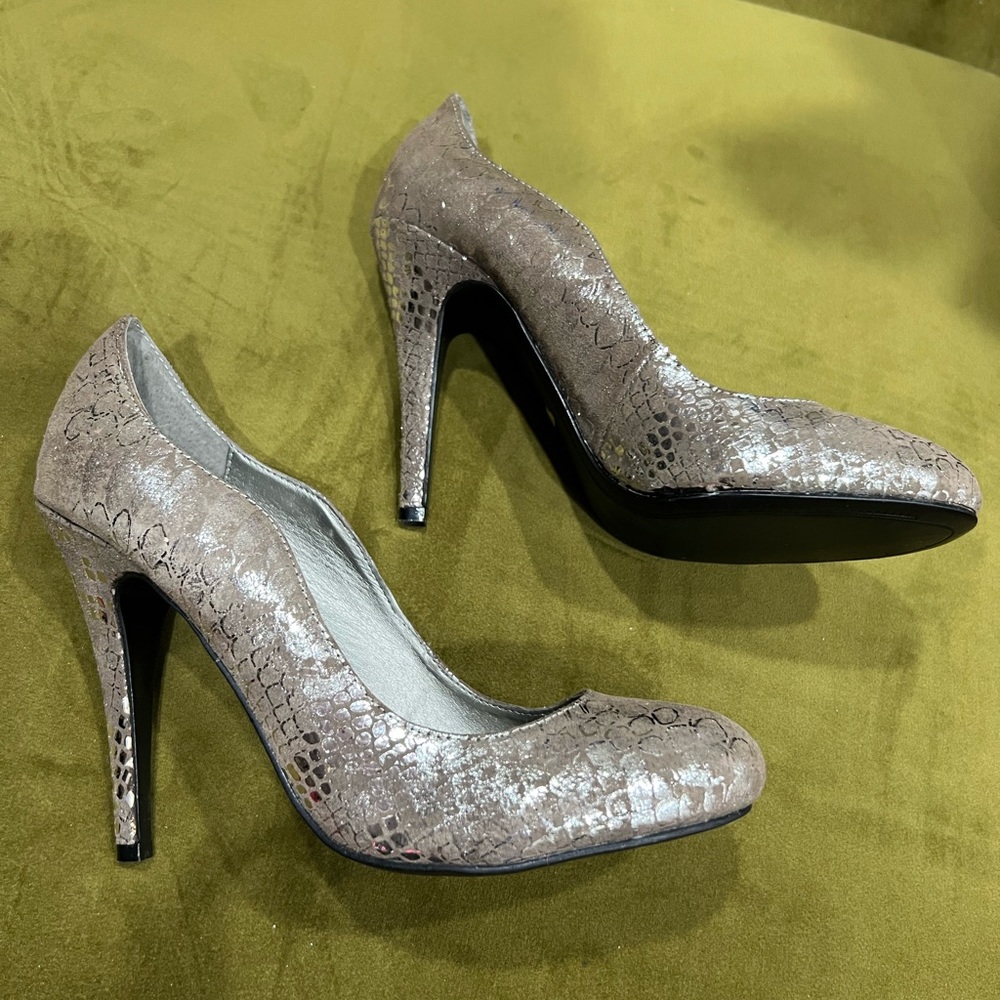 KELSI DAGGER python print heels - Picture 8 of 9